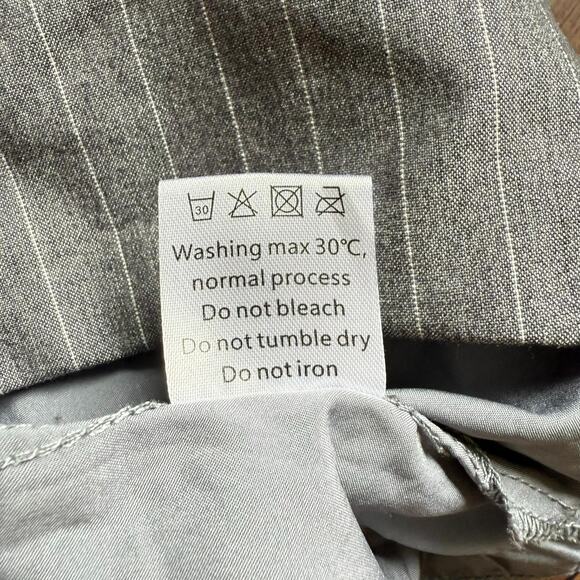 Emerson Lane Gray Pinstripe Skort Wrap Front Pull-On Women’s M - Picture 7 of 7